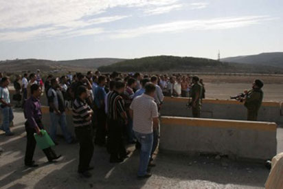 Les Forces d’Occupation Israélienne tirent sur des civils au checkpoint d’Huwarra à Naplouse