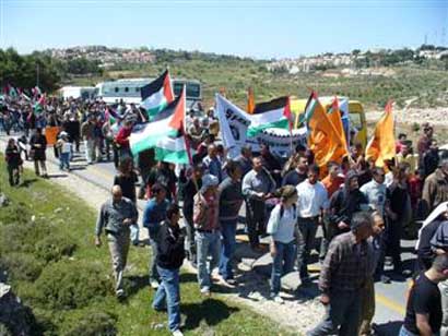 Le village d'Um Salamuna proteste contre la construction du Mur
