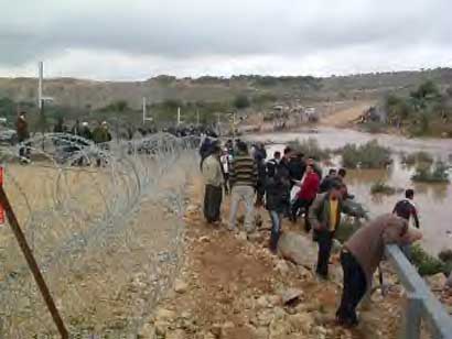 Le Mur de Séparation 'noie' un Palestinien