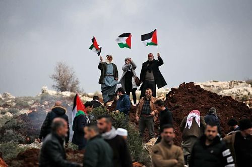 Qui trahit les Palestiniens, le Hamas ou Abbas ?