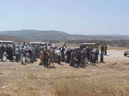 Les forces d'occupation israéliennes tuent un garçon de 9 ans,  500 personnes font la queue au point de contrôle de Huwwara.