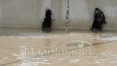 Les inondations dans la bande de Gaza forcent plusieurs dizaines de familles à évacuer