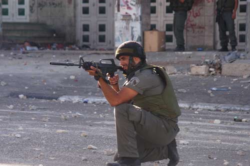 Ni'lin attaqué par l'armée d'occupation - un millier de douilles de balles réelles jonchent le sol du village (vidéo)