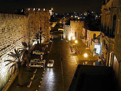 L'armée israélienne d'occupation démolit une muraille historique construite il y a 491 ans à Jérusalem