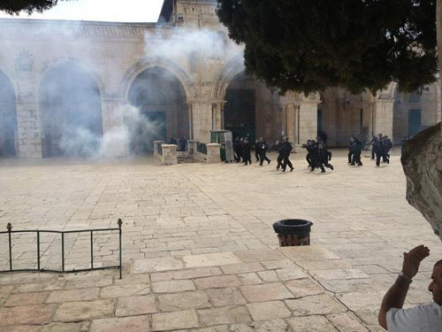 Les Maqdissis luttent contre l'invasion sioniste de la Mosquée al-Aqsa et les tentatives de judaïsation de leur ville (vidéos)