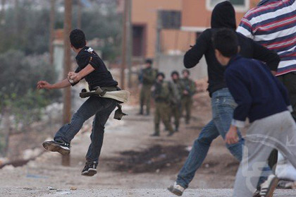 150 blessés hier, Jour de Colère ; ce matin, des centaines d'étudiants affrontent les forces de l'occupation à Naplouse