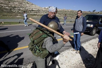 Un Palestinien frappé par les forces israéliennes d’occupation pendant la manifestation à An Nabi Salih, 7 arrestations (vidéo de la manifestation)