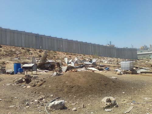 Les forces de l'occupation israélienne démolissent un village bédouin à Beit Hanina (vidéo)