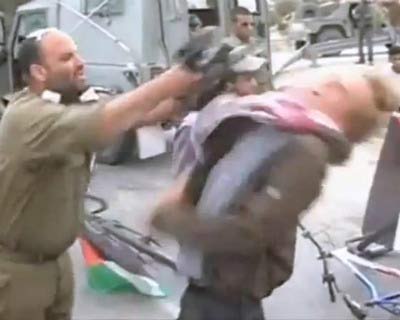 La brutalité de l'armée israélienne contre des Palestiniens et des internationaux en tournée à vélo dans la Vallée du Jourdain (vidéo)