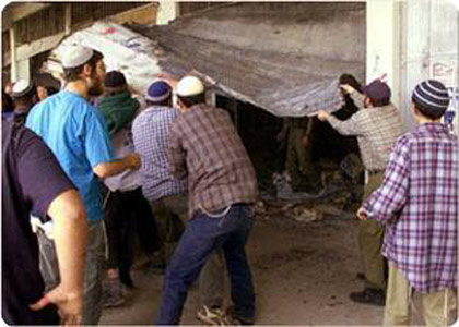 Des colons juifs dévastent la vieille ville d’Al-Khalil