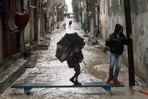 Les Gazaouis transis de froid sous blocus israélien (vidéo)