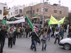 Enorme manifestation à Hébron en solidarité avec Gaza