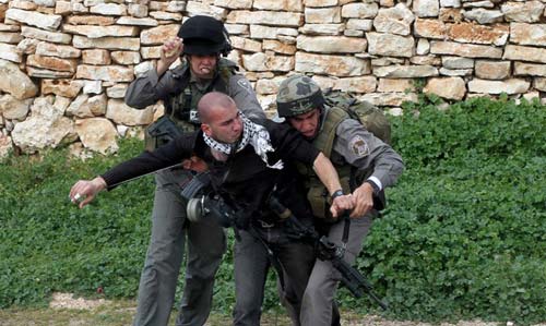 Deux Palestiniens et un militant britannique d'ISM victimes d'un simulacre d'exécution par des soldats israéliens