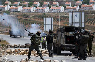 Nabi Saleh ravagé par les raids pendant le jeûne. Entretien avec Manal Tamimi : 'Ils essaient de voler notre histoire, pas seulement notre terre.' (vidéos)
