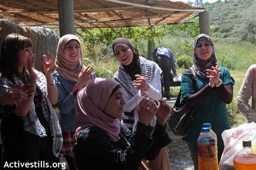 Une action des femmes contre l'occupation, Nabi Saleh, 22.04.2012