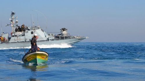 Les forces israéliennes tirent sur les pêcheurs de Gaza et pulvérisent des pesticides sur les cultures palestiniennes