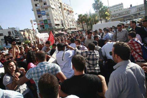 Les manifestants protestant contre la rencontre Abbas/Mofaz brutalement réprimés par les forces de sécurité de l'AP