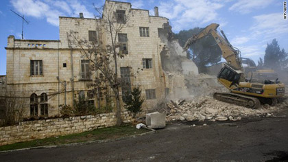 Israël négocie avec des lames de bulldozers et des marteaux-piqueurs hydrauliques