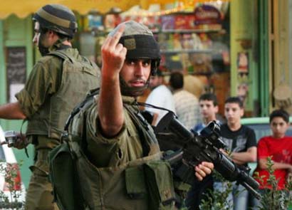 A Hébron, l'armée israélienne entre de force dans chaque maison et harcèle les familles palestiniennes