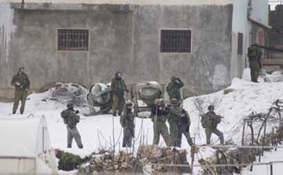 Les Forces d’Occupation Israélienne tirent sur un cortège funèbre et envahissent Beit Ommar