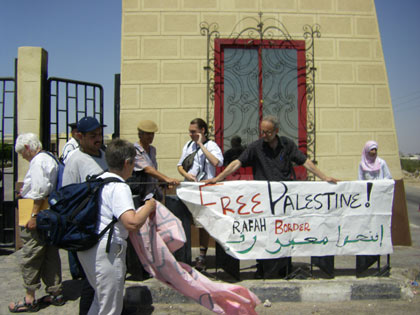 Mardi 9 juin : Fin de notre premier jour de protestation à Rafah, la frontière égyptienne avec Gaza.