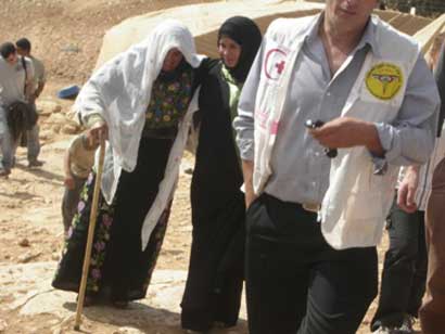 Des colons envoient une vieille dame de Susiya à l’hôpital