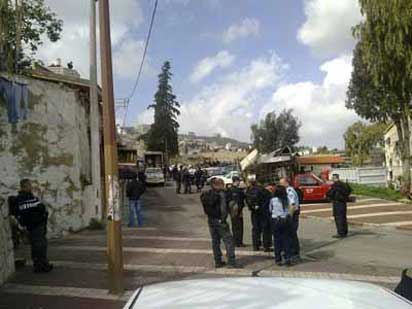 La police et des unité spéciales israéliennes occupent le quartier d’Al Halissa à Haïfa afin d’expulser des familles arabes.