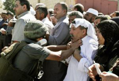 Profanation d'al-Aqsa par des Juifs déguisés en touristes : 19 Palestiniens blessés
