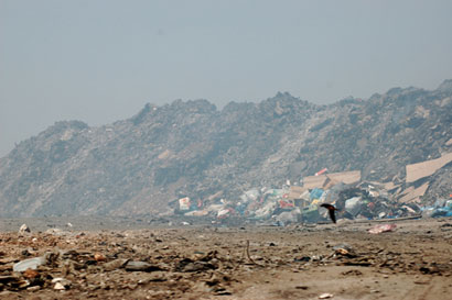 L’Occupant confisque 180 dunums pour une décharge à ordures sur les terres de Deir Sharaf et Qusin