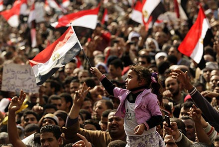 Jour 15 de la révolution égyptienne - le peuple égyptien remplit massivement les places publiques‏