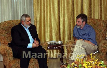 Haniyeh rencontre à Gaza le leader du Sinn Féin d’Irlande du nord Gerry Adams (VIDEO)