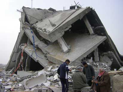 La destruction de 14.000 maisons, 68 bâtiments du gouvernement et 31 bâtiments d’ONG ont fait 600.000 tonnes de gravats à Gaza