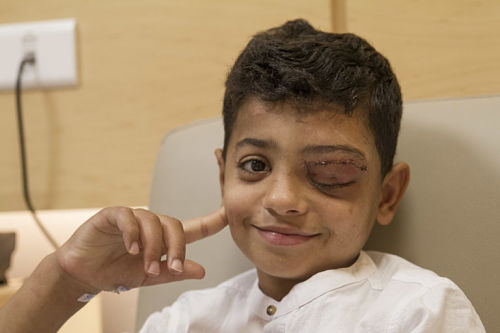 « Je veux juste qu’il redevienne normal » : le cas urgent de Mahmoud, 11 ans, blessé au visage par un tireur israélien le 14 mai à Gaza