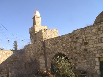 Des colons israéliens réclament la moitié de la mosquée de Beit Ommar