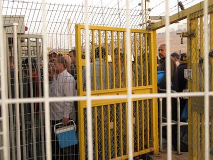Un checkpoint privé stoppe les Palestiniens qui ont “trop de nourriture”
