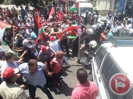 La police de l'Autorité palestinienne réprime violemment une manifestation contre les négociations ; plusieurs blessés et arrestations (vidéo)