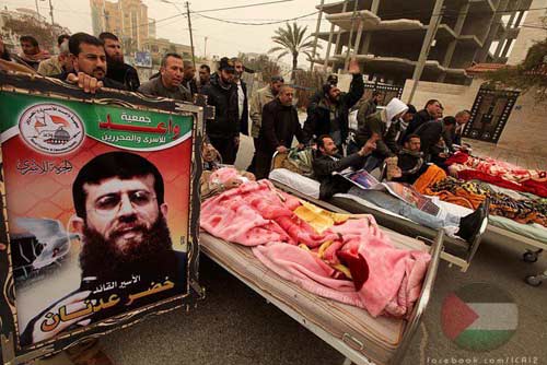 Le prisonnier palestinien Khader Adnan à l’article de la mort au moment de son cinquantième jour de grève de la faim