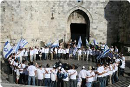 Des colons juifs fanatiques donnent l’assaut à la Mosquée Aqsa