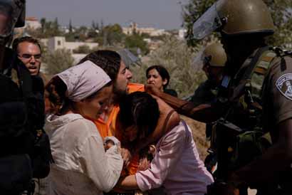 A Bil'in, les manifestants ont encore été tabassés et encore de nombreux blessés !