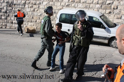 Silwan, l'armée israélienne continue ses provocations, arrête un enfant de 10 ans