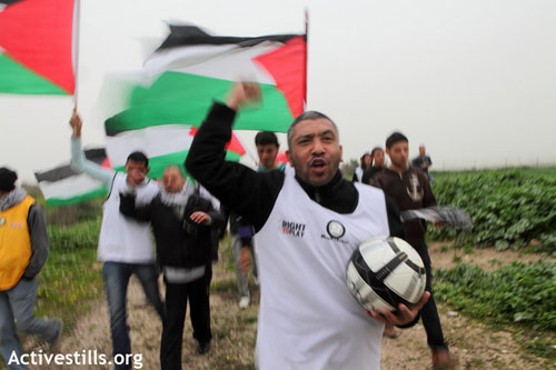 Entrer dans la zone de mort : Manifestation devant Erez à Beit Hanoun, le 07.02.2012