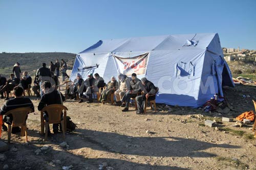 Des activistes font le vœu d’agrandir le village protestataire érigé près de Jérusalem