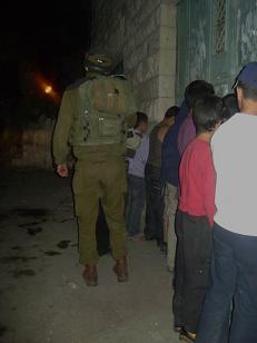 L’armée israélienne détient un autobus plein d’enfants pendant plus d’une heure à Beit Ommar