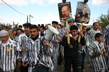A Bil'in, les manifestants rappellent au monde l’holocauste et sa promesse