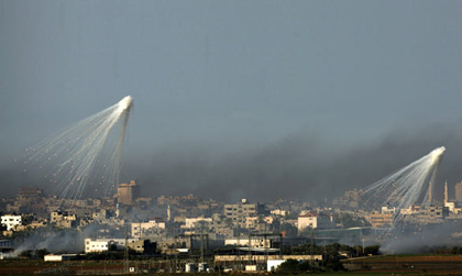 Israël fait pleuvoir le feu sur Gaza avec des bombes au phosphore