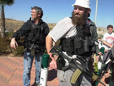 Israël envisage d'armer des colons 'entraînés'