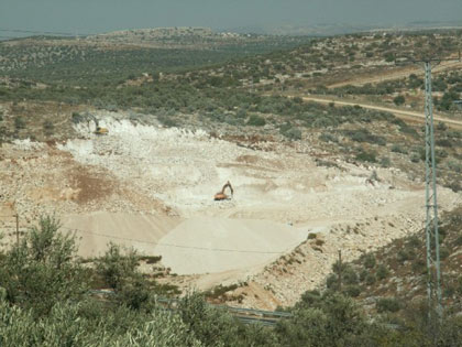 Les fausses fondations des colons israéliens pour contourner la décision de leur gouvernement de geler la construction des colonies (vidéo)