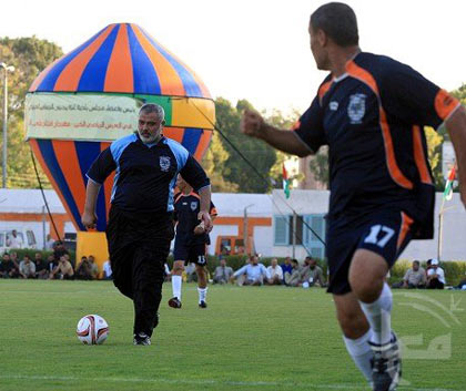 Haniyeh inaugure le stade remis à neuf – sur le terrain