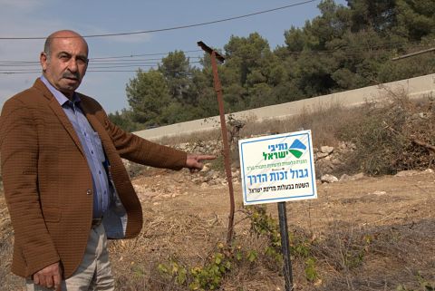« Cette route va tuer notre terre » : une nouvelle route pour les colons menace un village palestinien