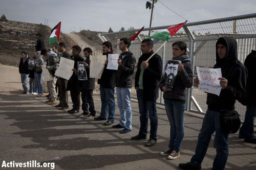 Cette semaine 16 personnes blessées par balles tirées par les forces israéliens et 4 arrestations lors de manifestations de solidarité avec le détenu administratif Khader Adnan